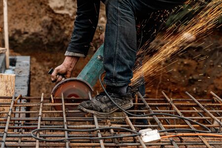Turning ceiling reinforcement at the construction site