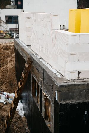 building walls of aerated concrete