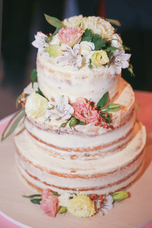 Beautiful wedding cake with cream and flowersの写真素材