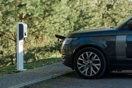 Power supply connect to electric vehicle for charge to the battery