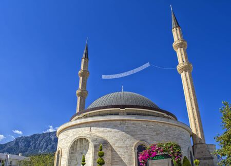 KEMER, TURKEY - OCT 5, 2017: Mosque Kemer Cami in the center of Kemer town.のeditorial素材