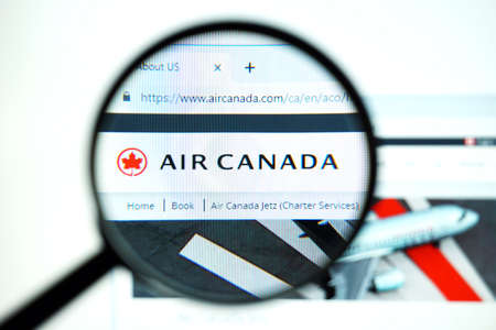Los Angeles, California, USA - May 19 2020 : Official website of Air Canada . Homepage of firmのeditorial素材