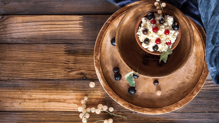 Cottage cheese and fresh berriesの写真素材