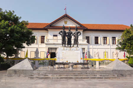 Sculpture of Kings Mengrai, Ramkamhaeng and Ngam Muang, purported founding fathers of Chiang Mai, Thailand. The photo is taken on 08/01/2020 Front viewのeditorial素材