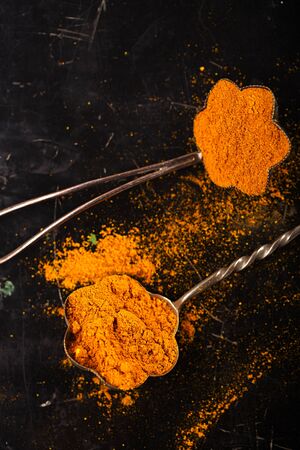 turmeric latte spice mix on dark backgroundの写真素材