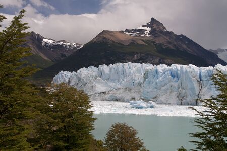 South America, Argentina, Pargue Nacional Los Glasiares, glacier Perito Morenoの写真素材
