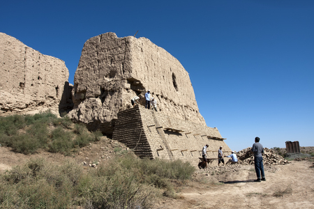 UZBEKISTAN, KYZYLKUM DESERT, SEPTEMBER 21, 2015: workers restore ancient fortress Kyzyl-kalaのeditorial素材