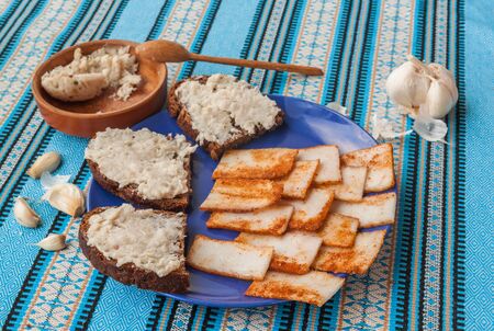 "Pomazuha" traditional bread spread made of lard and garlic consumed of rye bread in Ukraine. Typical ukrainian meal.の写真素材