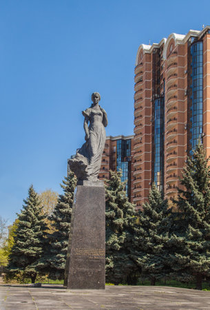 KIEV, UKRAINE - APRIL 17, 2016: monument to the outstanding Ukrainian poetess Lesya Ukrainka (real name Larisa Kosach)のeditorial素材