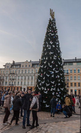 KYIV, UKRAINE - JAN 2, 2023: Main Christmas tree of Ukraine in 2022-2023 on Sofiyivska Square is decorated with symbolic doves and balls of flags of countries helping Ukraineのeditorial素材