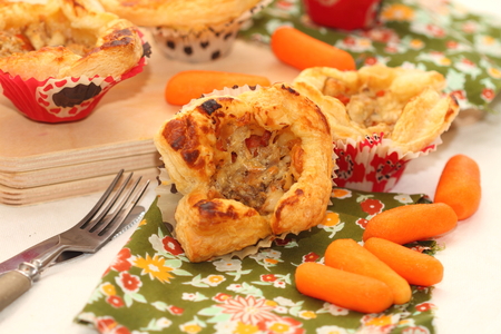 

Open puff pastry pies with the stuffing from chicken, carrots, onions and cheese の写真素材