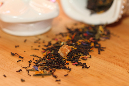the scattered tea leaves of fragrant tea on a chopping boardの写真素材