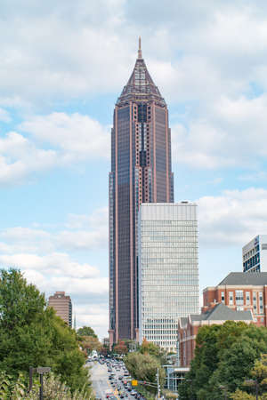 Bank Of America Plaza and city skyline.のeditorial素材