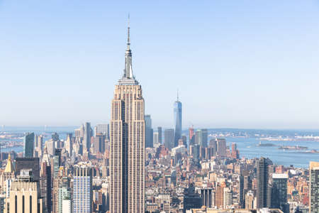 Clear Sunday morning showing the new york skyline and Empire State Buildingのeditorial素材