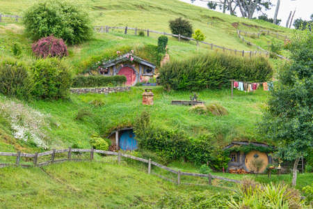 Hobbiton movie set - Front door of the hole, Hobbit houseのeditorial素材