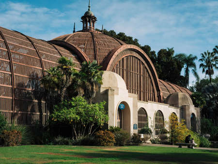 The landmark Botanical Building in Balboa park, built for the 1915-1916 exposition, and housing more than 2000 permanent plants on display.のeditorial素材