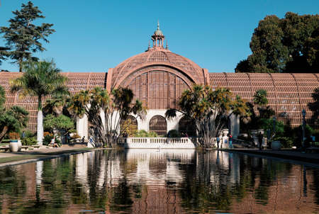 The Botanical Building with the Lily Pond and Lagoon in the foreground, Balboa Park, San Diego, USA.のeditorial素材