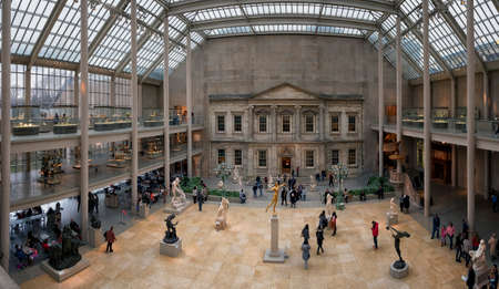 People visit Metropolitan Museum of Art.The Charles Engelhard Court in American Wingのeditorial素材