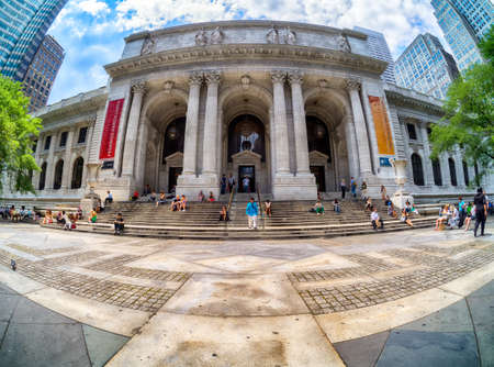 Frontal view of the New York Public Libraryのeditorial素材