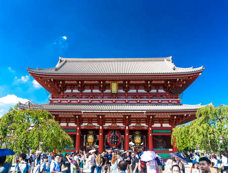 close up of an entrance gate at sensoji temple in tokyoのeditorial素材