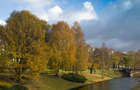 River in golden autumn city park.の写真素材