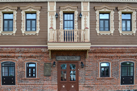 SVIJAZHSK, RUSSIA - JULY 23, 2013:  House of the merchant Kamenev F.T. Carved decorative elements, the facadeのeditorial素材
