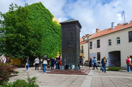 KLAIPEDA, LITHUANIA - JULY 11, 2015: Unidentified tourists are near the sculpture "Bokshtas" (Tower) in the Old Town of Klaipedaのeditorial素材