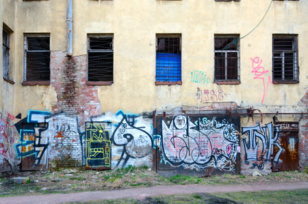 SAINT PETERSBURG, RUSSIA - MAY 3, 2017: Yards of old St. Petersburg. Graffiti of unknown author on wall of abandoned building on Bolshoy Kazachiy Lane in historic center of cityのeditorial素材