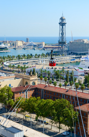 BARCELONA, SPAIN - SEPTEMBER 13, 2018: Cable car (Teleferic del Port - Torre de Jaume I), view from mountain of Montjuic to port, Barcelona, Spainのeditorial素材