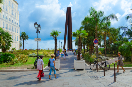 NICE, FRANCE - SEPTEMBER 15, 2018: Unknown people walk to Obelisk de Venet, or Nine Oblique Lines (Neuf Lignes Obliques) on Promenade des Anglais, Nice, Franceのeditorial素材