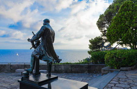 MONACO-VILLE, PRINCIPALITY OF MONACO - SEPTEMBER 15, 2018: Statue of Prince Albert I in gardens of St. Martin against backdrop of seaのeditorial素材