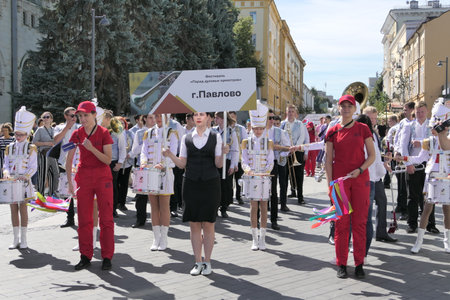 Nizhny Novgorod, Russia, Bolshaya Pokrovskaya street 08.20.2022. Girls in beautiful costumes, artists and participants of the event dedicated to the celebration of the citys day. . High quality photoのeditorial素材
