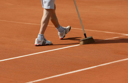 PARIS - MAY 22: An employee cleans the lines of the clay court with the line scrub at the French Open Grand Slam tennis tournament on May 22, 2010 in Paris, France.のeditorial素材