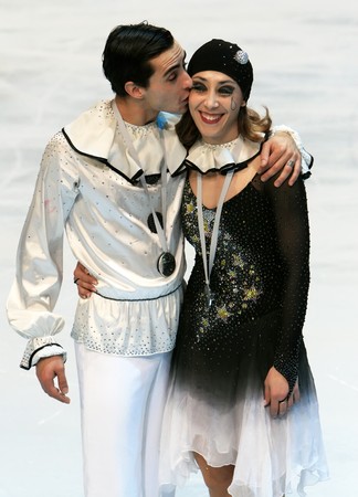 PARIS - NOVEMBER 15: Italian ice dancers Italiy's Federica Faella / Massimo Scali pose during medal ceremony at ISU Grand Prix - Eric Bompard Trophy in Bercy, Paris, France on November 15, 2008.のeditorial素材