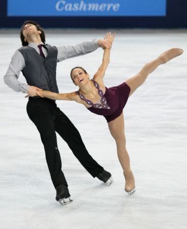 PARIS - NOVEMBER 17: Meagan DUHAMEL / Eric RADFORD of Canada perform during pairs free skating event at Eric Bompard Trophy on November 17, 2012 at Palais-Omnisports de Bercy, Paris, France.のeditorial素材