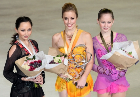 PARIS - NOVEMBER 17: Elizaveta TUKTAMYSHEVA (L), Ashley WAGNER (C), Julia LIPNITSKAIA during the medal ceremony of the ISU Grand Prix Eric Bompard Trophy on NOVEMBER 17, 2012 at Palais-Omnisports de Bercy, Paris, France.のeditorial素材
