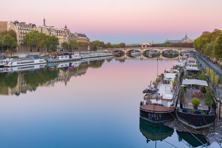 Beautiful view of riverside of Seine river and Pont de la Concorde at sunrise in Paris, Franceの写真素材