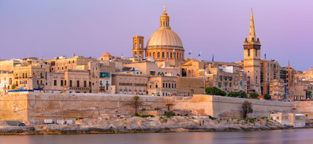 Valletta Skyline from Sliema at sunset, Maltaの写真素材