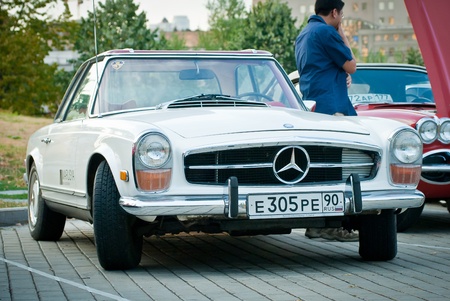 MOSCOW - JULY 31:Mercedes-Benz Claccic on exhibition parking at an annual event the VI race of vintage cars 'Night Moscow Classic Rally'. July 31, 2010 in Moscow, Russiaのeditorial素材