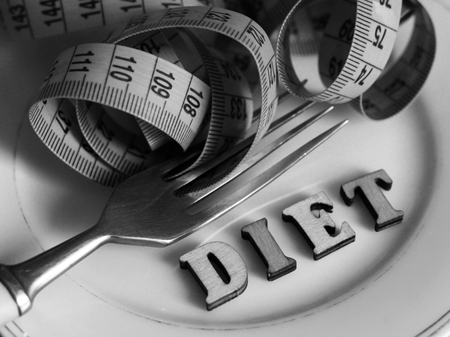 capsules and pills on plate with fork, diet and weight loss, ideaの写真素材