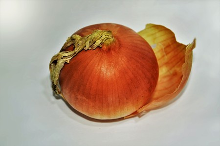 Fresh  onions, isolated on whiteの写真素材