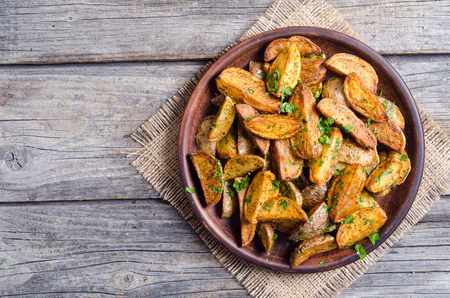 Roasted potato with parsley in plateの写真素材