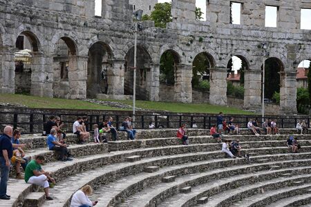 thrown Pula.Croatia. ruins of the ancient amphitheatr.the place where the gladiatorial fights.e ruins of an ancient amphitheater.Pula.Croatiaのeditorial素材