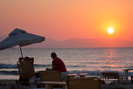 Couple at sunset by the seaの写真素材