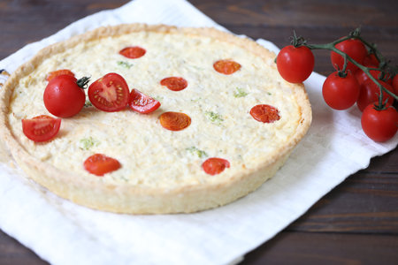 Delicious Quiche pie with chicken and tomatoes fillingの写真素材