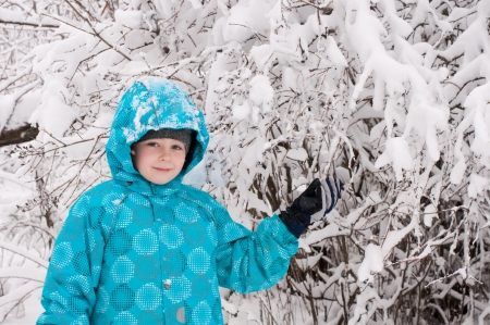 Boy in a snowy forestの写真素材