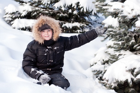 Boy in a snowy forestの写真素材