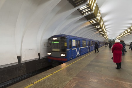 Nizhny Novgorod, RUSSIA - 02.11.2015. The train arrives at the station Metro Leninskayaのeditorial素材