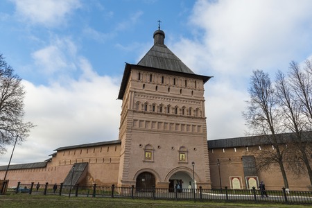 Suzdal, Russia -06.11.2015. Proezdnaya tower in St. Euthymius monastery in Suzdal was built in the 16th century. Golden Ring of Russia Travelのeditorial素材