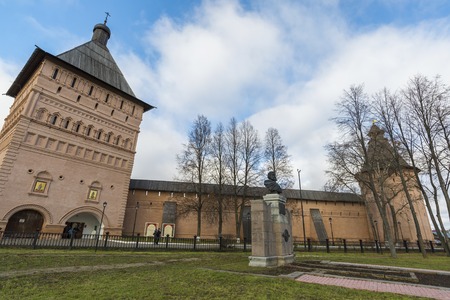 Suzdal, Russia -06.11.2015. Dmitry Pozharsky monument in the square in front St. Euthymius monastery at Suzdal was built 16th century. Golden Ring of Russia Travelのeditorial素材